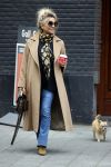 Amsterdam 15 mei 2020
Tatjana drinkt kopje koffie op de beethovenstraat