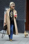 Amsterdam 15 mei 2020
Tatjana drinkt kopje koffie op de beethovenstraat