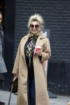 Amsterdam 15 mei 2020
Tatjana drinkt kopje koffie op de beethovenstraat