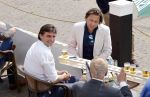 Volendam 1 juni 2020
Forum van Democratie met Thierry Baudet Theo Hiddema en Wybren van Haga zijn in Volendam tijdens de opening van de terrassen.
