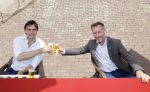 Volendam 1 juni 2020
Forum van Democratie met Thierry Baudet Theo Hiddema en Wybren van Haga zijn in Volendam tijdens de opening van de terrassen.