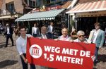 Volendam 1 juni 2020
Forum van Democratie met Thierry Baudet Theo Hiddema en Wybren van Haga zijn in Volendam tijdens de opening van de terrassen.