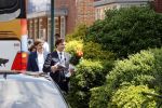 Hilversum Barneveld 13 juni 2020
Thierry Baudet gaat het land in om de krantjes van Forum voor democratie uit te delen. Zijn vriendin Davide legt alles vast met haar camera.