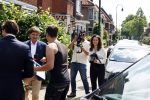Hilversum Barneveld 13 juni 2020
Thierry Baudet gaat het land in om de krantjes van Forum voor democratie uit te delen. Zijn vriendin Davide legt alles vast met haar camera.
