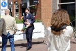 Hilversum Barneveld 13 juni 2020
Thierry Baudet gaat het land in om de krantjes van Forum voor democratie uit te delen. Zijn vriendin Davide legt alles vast met haar camera.