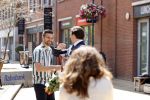 Hilversum Barneveld 13 juni 2020
Thierry Baudet gaat het land in om de krantjes van Forum voor democratie uit te delen. Zijn vriendin Davide legt alles vast met haar camera.