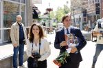Hilversum Barneveld 13 juni 2020
Thierry Baudet gaat het land in om de krantjes van Forum voor democratie uit te delen. Zijn vriendin Davide legt alles vast met haar camera.