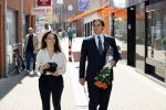 Hilversum Barneveld 13 juni 2020
Thierry Baudet gaat het land in om de krantjes van Forum voor democratie uit te delen. Zijn vriendin Davide legt alles vast met haar camera.