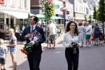 Hilversum Barneveld 13 juni 2020
Thierry Baudet gaat het land in om de krantjes van Forum voor democratie uit te delen. Zijn vriendin Davide legt alles vast met haar camera.