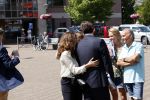 Hilversum Barneveld 13 juni 2020
Thierry Baudet gaat het land in om de krantjes van Forum voor democratie uit te delen. Zijn vriendin Davide legt alles vast met haar camera.