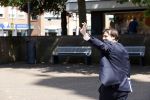 Hilversum Barneveld 13 juni 2020
Thierry Baudet gaat het land in om de krantjes van Forum voor democratie uit te delen. Zijn vriendin Davide legt alles vast met haar camera.