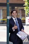 Hilversum Barneveld 13 juni 2020
Thierry Baudet gaat het land in om de krantjes van Forum voor democratie uit te delen. Zijn vriendin Davide legt alles vast met haar camera.