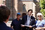 Hilversum Barneveld 13 juni 2020
Thierry Baudet gaat het land in om de krantjes van Forum voor democratie uit te delen. Zijn vriendin Davide legt alles vast met haar camera.