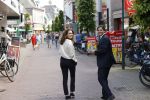 Hilversum Barneveld 13 juni 2020
Thierry Baudet gaat het land in om de krantjes van Forum voor democratie uit te delen. Zijn vriendin Davide legt alles vast met haar camera.