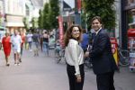 Hilversum Barneveld 13 juni 2020
Thierry Baudet gaat het land in om de krantjes van Forum voor democratie uit te delen. Zijn vriendin Davide legt alles vast met haar camera.