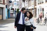 Hilversum Barneveld 13 juni 2020
Thierry Baudet gaat het land in om de krantjes van Forum voor democratie uit te delen. Zijn vriendin Davide legt alles vast met haar camera.