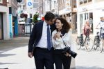 Hilversum Barneveld 13 juni 2020
Thierry Baudet gaat het land in om de krantjes van Forum voor democratie uit te delen. Zijn vriendin Davide legt alles vast met haar camera.