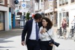 Hilversum Barneveld 13 juni 2020
Thierry Baudet gaat het land in om de krantjes van Forum voor democratie uit te delen. Zijn vriendin Davide legt alles vast met haar camera.