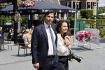 Hilversum Barneveld 13 juni 2020
Thierry Baudet gaat het land in om de krantjes van Forum voor democratie uit te delen. Zijn vriendin Davide legt alles vast met haar camera.