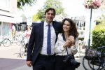 Hilversum Barneveld 13 juni 2020
Thierry Baudet gaat het land in om de krantjes van Forum voor democratie uit te delen. Zijn vriendin Davide legt alles vast met haar camera.