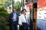 Hilversum Barneveld 13 juni 2020
Thierry Baudet gaat het land in om de krantjes van Forum voor democratie uit te delen. Zijn vriendin Davide legt alles vast met haar camera.