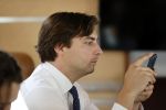 Hilversum Barneveld 13 juni 2020
Thierry Baudet gaat het land in om de krantjes van Forum voor democratie uit te delen. Zijn vriendin Davide legt alles vast met haar camera.
