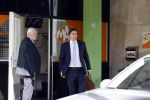 Hilversum Barneveld 13 juni 2020
Thierry Baudet gaat het land in om de krantjes van Forum voor democratie uit te delen. Zijn vriendin Davide legt alles vast met haar camera.