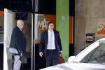 Hilversum Barneveld 13 juni 2020
Thierry Baudet gaat het land in om de krantjes van Forum voor democratie uit te delen. Zijn vriendin Davide legt alles vast met haar camera.