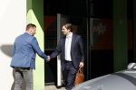 Hilversum Barneveld 13 juni 2020
Thierry Baudet gaat het land in om de krantjes van Forum voor democratie uit te delen. Zijn vriendin Davide legt alles vast met haar camera.