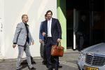 Hilversum Barneveld 13 juni 2020
Thierry Baudet gaat het land in om de krantjes van Forum voor democratie uit te delen. Zijn vriendin Davide legt alles vast met haar camera.