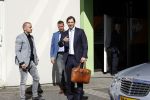Hilversum Barneveld 13 juni 2020
Thierry Baudet gaat het land in om de krantjes van Forum voor democratie uit te delen. Zijn vriendin Davide legt alles vast met haar camera.