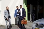 Hilversum Barneveld 13 juni 2020
Thierry Baudet gaat het land in om de krantjes van Forum voor democratie uit te delen. Zijn vriendin Davide legt alles vast met haar camera.