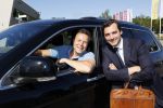 Hilversum Barneveld 13 juni 2020
Thierry Baudet gaat het land in om de krantjes van Forum voor democratie uit te delen. Zijn vriendin Davide legt alles vast met haar camera.