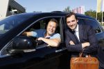 Hilversum Barneveld 13 juni 2020
Thierry Baudet gaat het land in om de krantjes van Forum voor democratie uit te delen. Zijn vriendin Davide legt alles vast met haar camera.