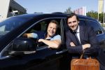 Hilversum Barneveld 13 juni 2020
Thierry Baudet gaat het land in om de krantjes van Forum voor democratie uit te delen. Zijn vriendin Davide legt alles vast met haar camera.