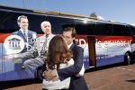 Hilversum Barneveld 13 juni 2020
Thierry Baudet gaat het land in om de krantjes van Forum voor democratie uit te delen. Zijn vriendin Davide legt alles vast met haar camera.