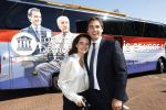 Hilversum Barneveld 13 juni 2020
Thierry Baudet gaat het land in om de krantjes van Forum voor democratie uit te delen. Zijn vriendin Davide legt alles vast met haar camera.
