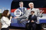 Hilversum Barneveld 13 juni 2020
Thierry Baudet gaat het land in om de krantjes van Forum voor democratie uit te delen. Zijn vriendin Davide legt alles vast met haar camera.