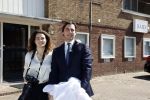 Hilversum Barneveld 13 juni 2020
Thierry Baudet gaat het land in om de krantjes van Forum voor democratie uit te delen. Zijn vriendin Davide legt alles vast met haar camera.