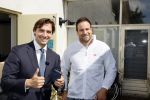 Hilversum Barneveld 13 juni 2020
Thierry Baudet gaat het land in om de krantjes van Forum voor democratie uit te delen. Zijn vriendin Davide legt alles vast met haar camera.