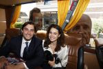 Hilversum Barneveld 13 juni 2020
Thierry Baudet gaat het land in om de krantjes van Forum voor democratie uit te delen. Zijn vriendin Davide legt alles vast met haar camera.