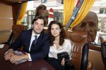 Hilversum Barneveld 13 juni 2020
Thierry Baudet gaat het land in om de krantjes van Forum voor democratie uit te delen. Zijn vriendin Davide legt alles vast met haar camera.