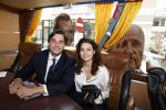 Hilversum Barneveld 13 juni 2020
Thierry Baudet gaat het land in om de krantjes van Forum voor democratie uit te delen. Zijn vriendin Davide legt alles vast met haar camera.