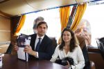 Hilversum Barneveld 13 juni 2020
Thierry Baudet gaat het land in om de krantjes van Forum voor democratie uit te delen. Zijn vriendin Davide legt alles vast met haar camera.