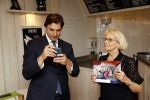 Hilversum Barneveld 13 juni 2020
Thierry Baudet gaat het land in om de krantjes van Forum voor democratie uit te delen. Zijn vriendin Davide legt alles vast met haar camera.