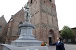 Hilversum Barneveld 13 juni 2020
Thierry Baudet gaat het land in om de krantjes van Forum voor democratie uit te delen. Zijn vriendin Davide legt alles vast met haar camera.
