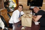 Hilversum Barneveld 13 juni 2020
Thierry Baudet gaat het land in om de krantjes van Forum voor democratie uit te delen. Zijn vriendin Davide legt alles vast met haar camera.