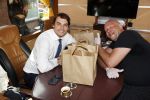 Hilversum Barneveld 13 juni 2020
Thierry Baudet gaat het land in om de krantjes van Forum voor democratie uit te delen. Zijn vriendin Davide legt alles vast met haar camera.