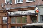 Amsterdam 2 mei 2020
Martijn Krabbe en zijn vrouw Deborah gaan op de scooter eten kopen bij een indonesische toko Ramee