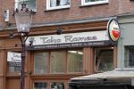 Amsterdam 2 mei 2020
Martijn Krabbe en zijn vrouw Deborah gaan op de scooter eten kopen bij een indonesische toko Ramee